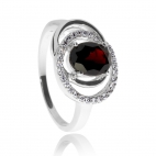 Stříbrný rhodiovaný prsten se zirkony (cubic zirconia) a granátem (almandin) 