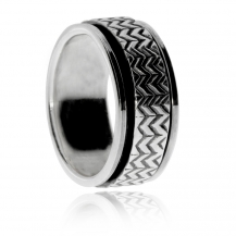 Stříbrný prsten s pohyblivým středem, pravidelné geometrické zdobení