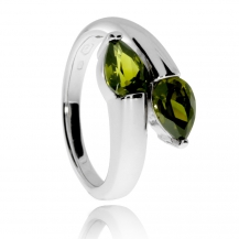 Stříbrný prsten se zirkony (cubic zirconia) dvě kapky v zelené barvě 