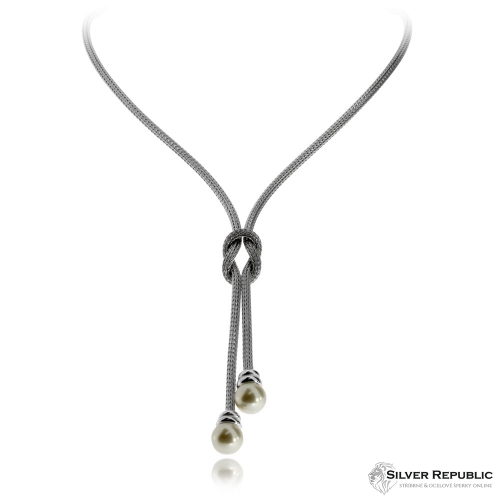 Stříbrný náhrdelník s perlami (perla syntetická) na středu se zdobným uzlíkem 