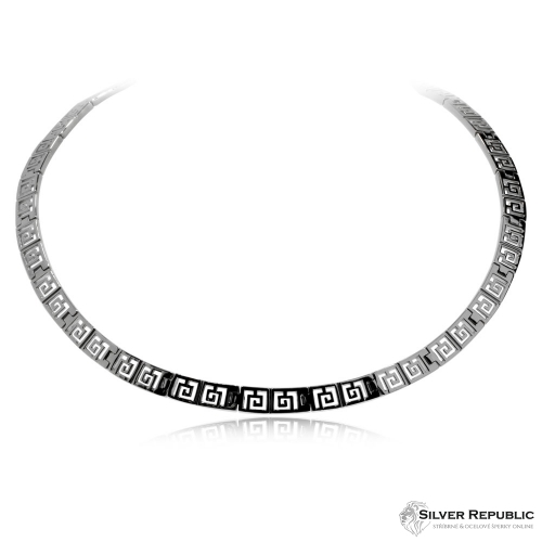 Stříbrný náhrdelník složený z dílků s řeckým motivem