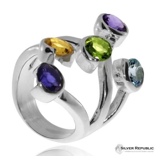 Stříbrný prsten s polodrahokamy různých barev