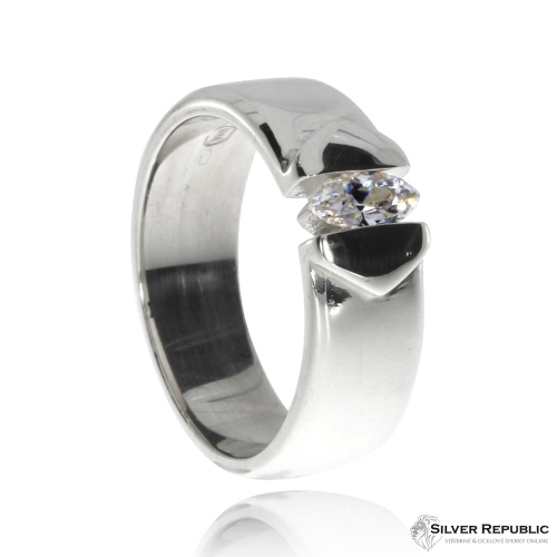 Stříbrný prsten se zirkonem (cubic zirconia) - Třpytivý střed