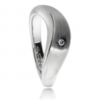 Stříbrný prsten s diamantem,  lesklé a matné stříbro