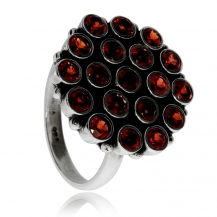 Stříbrný prsten - kruh s granátovými  kameny