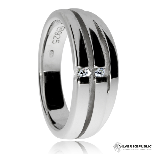 Stříbrný prsten s diamanty v povrchové úpravě rhodiované stříbro
