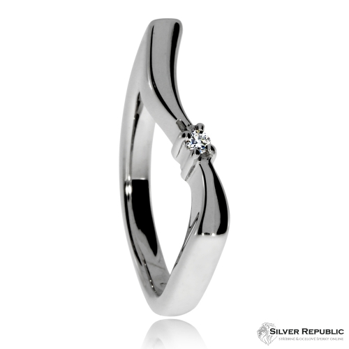 Stříbrný prsten s přírodním diamantem - Ladná linie
