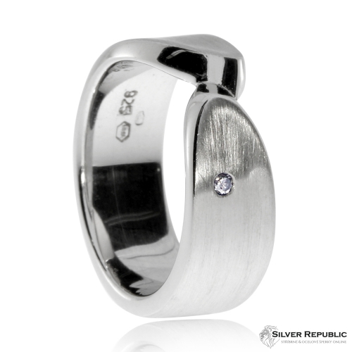 Stříbrný dámský prsten s diamantem - Dvojice spojených matných linií