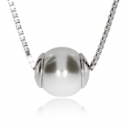 Stříbrný náhrdelník s perlou v rhodiované povrchové úpravě