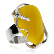 Stříbrný prsten se žlutým jantarem, zvlněný okraj