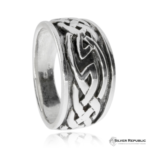 Stříbrný prsten s keltskými smyčkami po obvodu