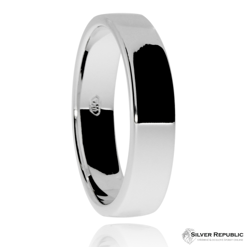 Stříbrný prsten snubního typu, středně široký s rovnými hranami